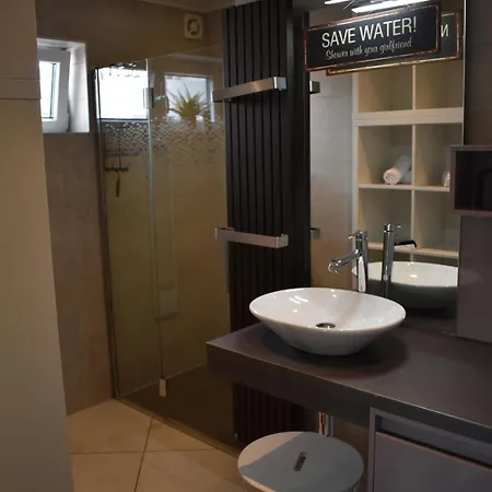 Luxury House Bed and breakfast Remersdaal